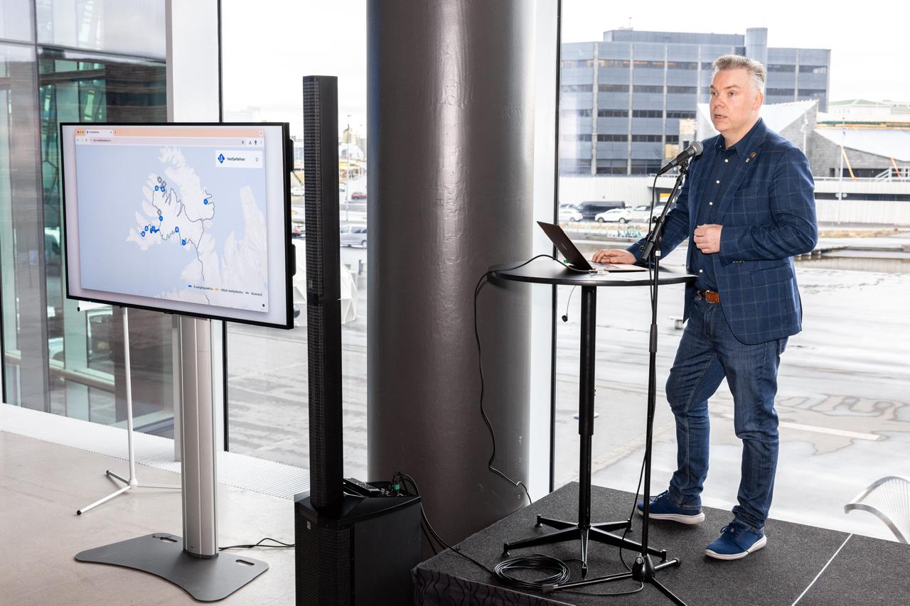 Vefur um Vestfjarðarlínu opnaður